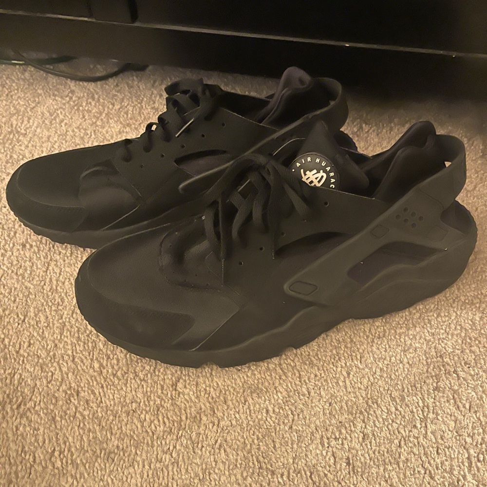 Brand New Men’s Nike Huarache sneakers